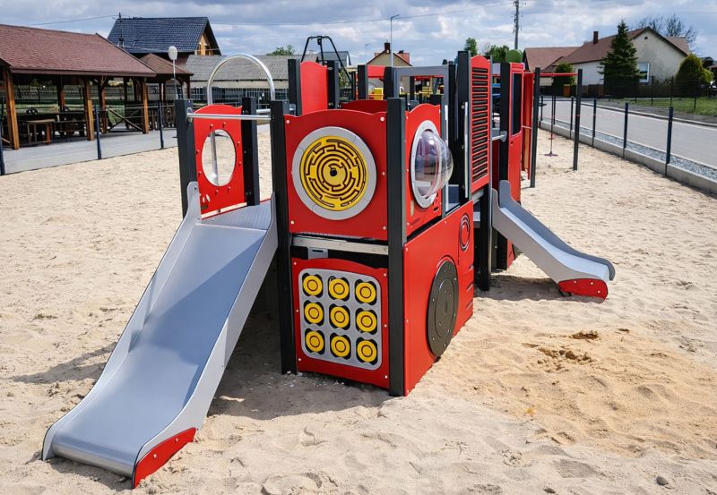 Nieuw in ons assortiment: Brandweer Speelhuis P3403 3 Brandweer speelhuis P3403 voor speeltuin en schoolplein met educatief brandweerthema.